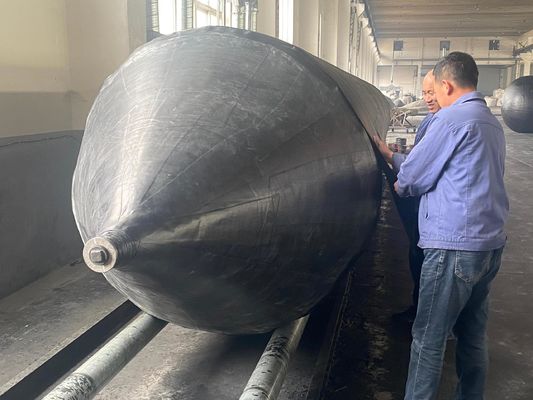 Ανεβάζοντας άγκυρα και αγκυροβολώντας πλοία