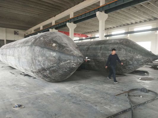 Επαγγελματίες της ναυπηγικής βιομηχανίας